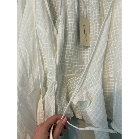 Universal Thread | Textured Tie-Front Peplum Top w/ Puff Sleeves (White) - Picture 9 of 9